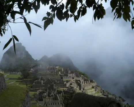 Debris placed on Train Tracks Leave 900 Tourists at the Inca Citadel